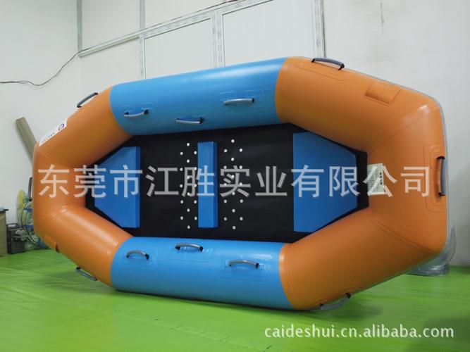 工厂大量供应各式漂流船，开启水上项目广告新玩法